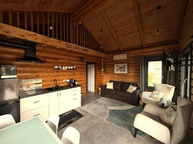 The Log Cabin - B&B Rotorua