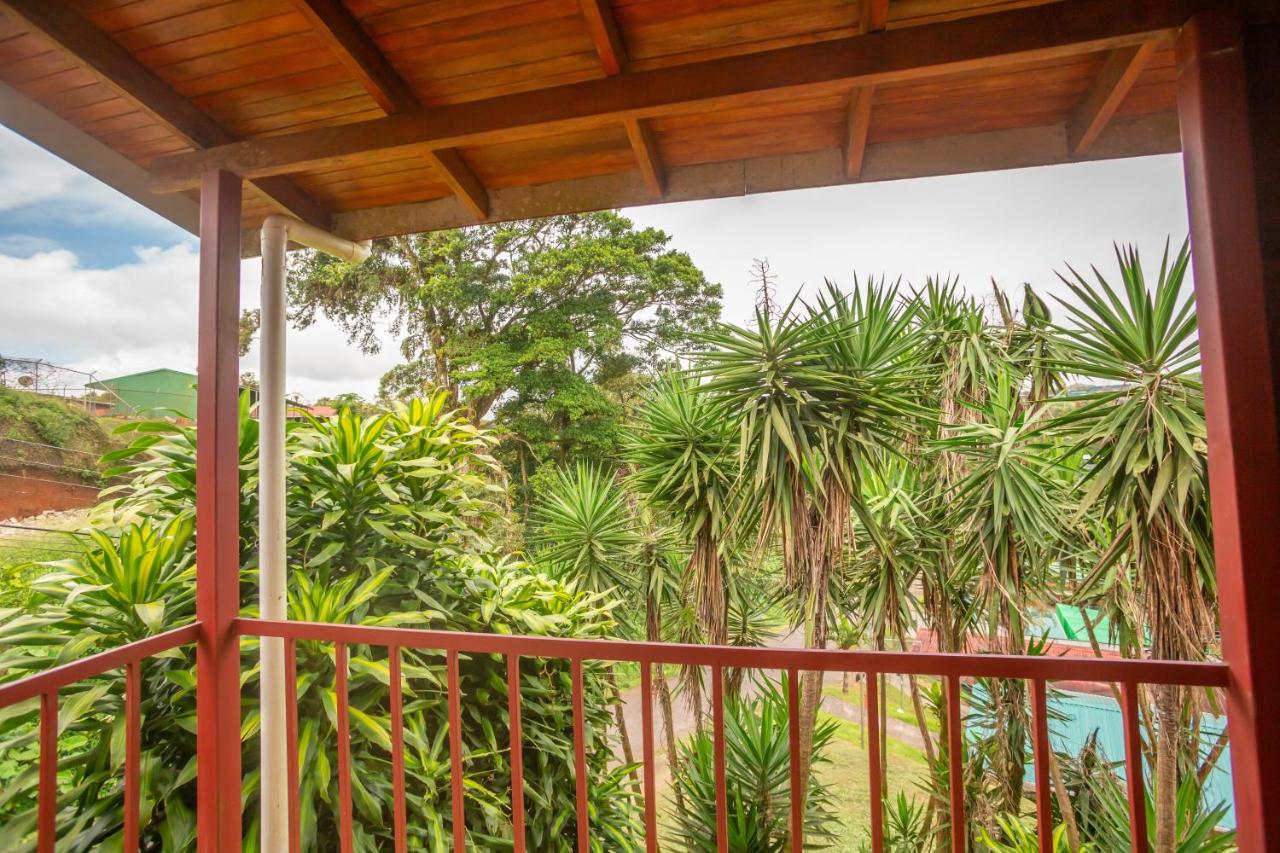 Cozy 2BR Home Near Lake Arenal, Walk to Town - B&B Nuevo Arenal