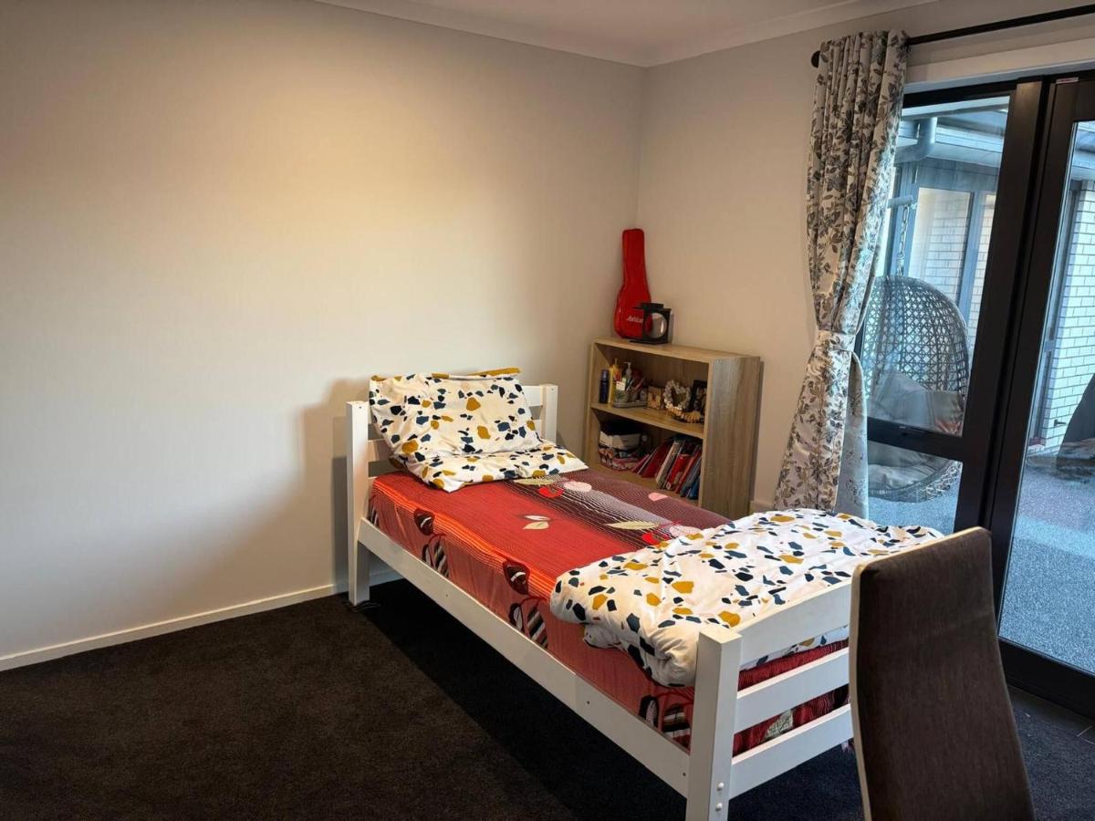 Tranquil Retreat, Cozy Single Room with Private Facilities in Halswell - Bed and Breakfast Christchurch