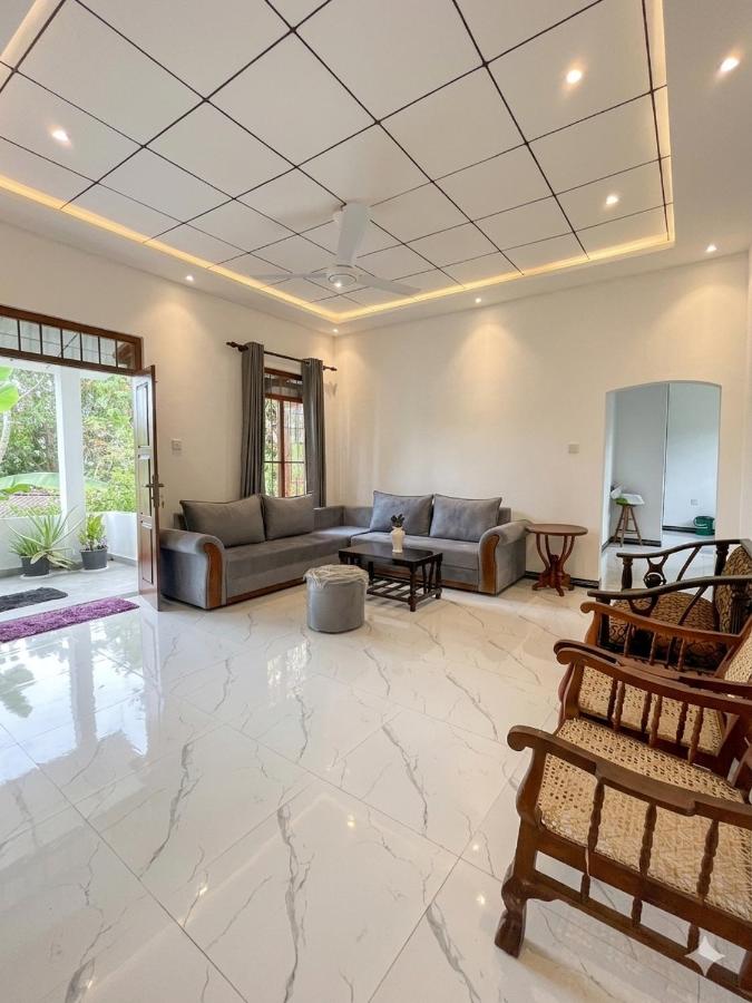 Rivora Villa in Aluthgama Near Bentota Beach - Chambres d'hôtes Aluthgama