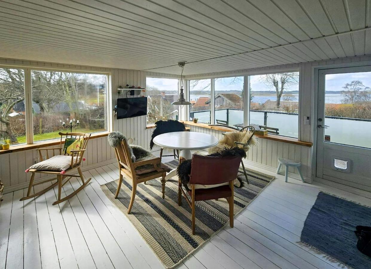 Cozy Cottage With Fjord View In Hjarbæk - B&B Løgstrup