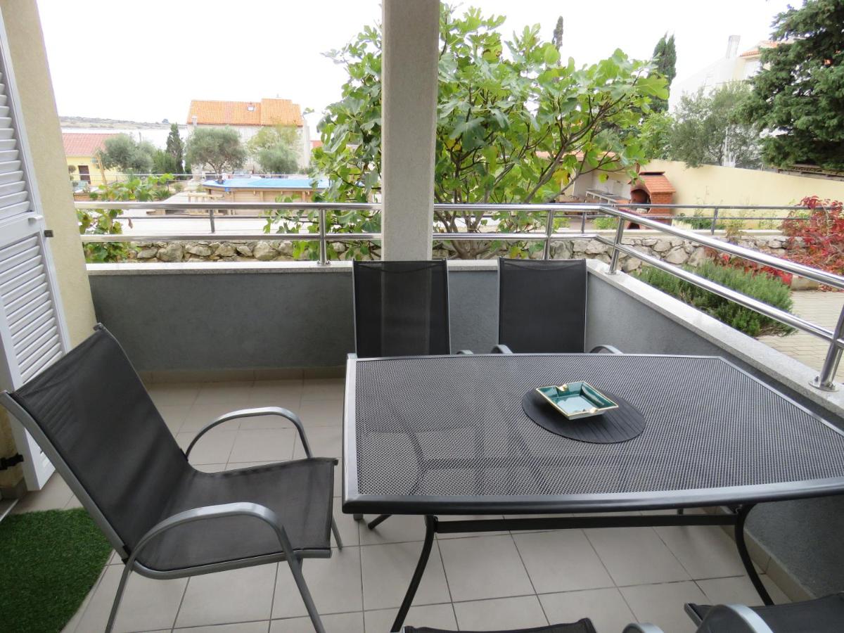 Apartment mit Balkon