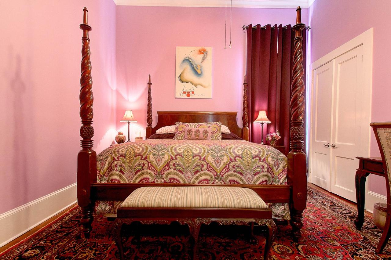 B&B New Orleans - R&B Award Winning B&B - Adult Only - Bed and Breakfast New Orleans