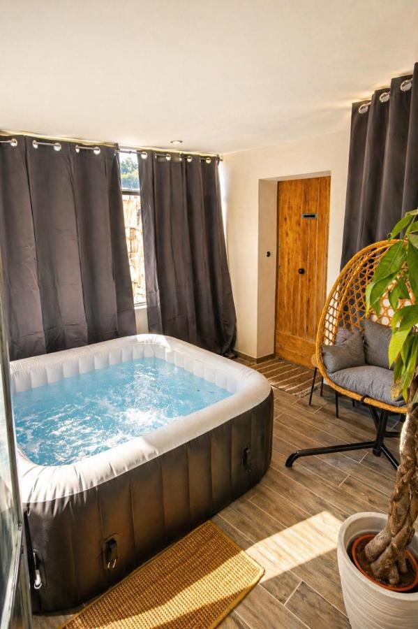 Maison avec Jacuzzi Privatif Calme Soleil Cote d Azur - Chambres d'hôtes La Crau