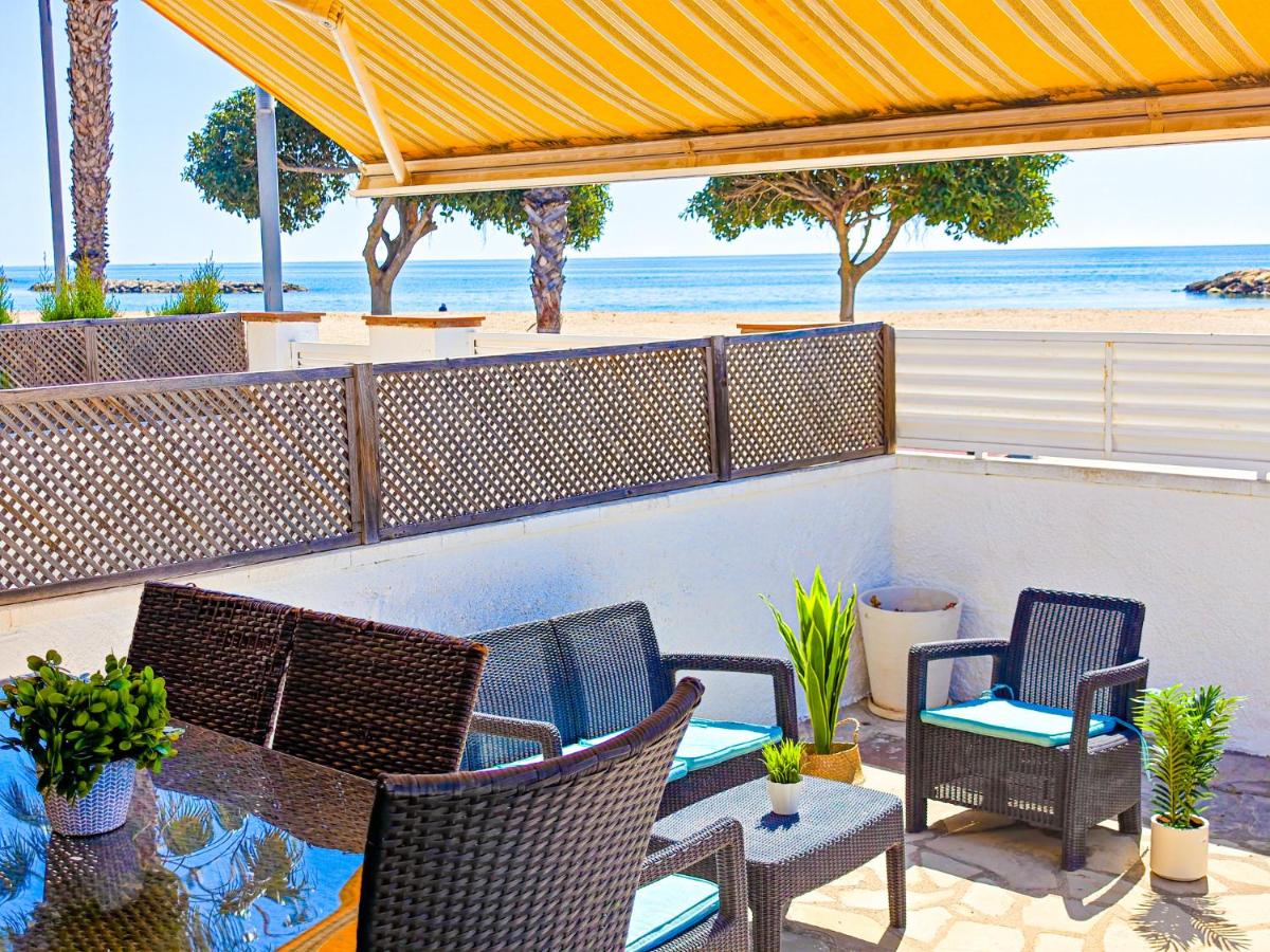 LITORAL COSTA DORADA - VILLA LAURA II Only families - Bed and Breakfast Cambrils