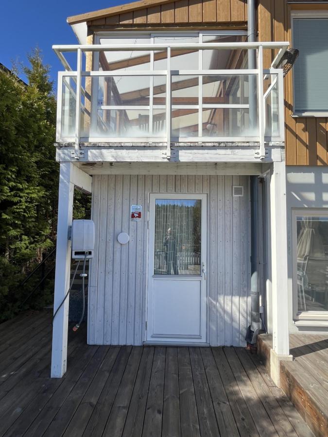 An entire floor in a beautiful villa, close to Arlanda Airport - Chambres d'hôtes Stockholm