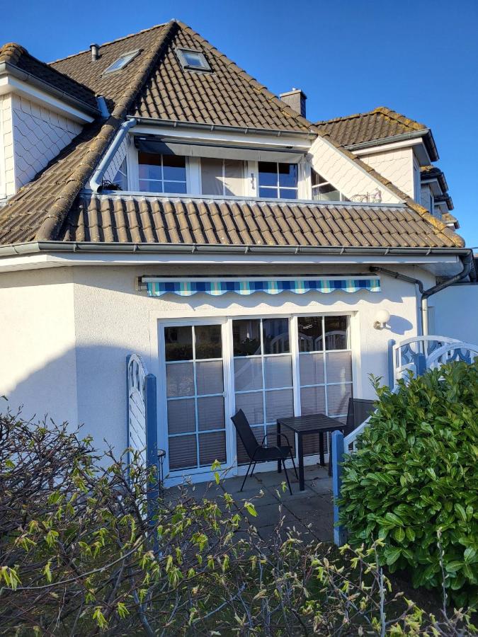 Ferienwohnung Lena mit Terrasse und Tiefgarage - Chambres d'hôtes Koserow