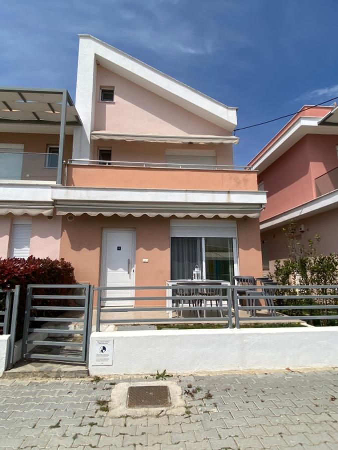 3 floor apartment Dionysos, for up to 9 guest - B&B Ofrínion