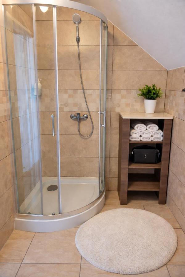 Driepersoonskamer met Eigen Badkamer