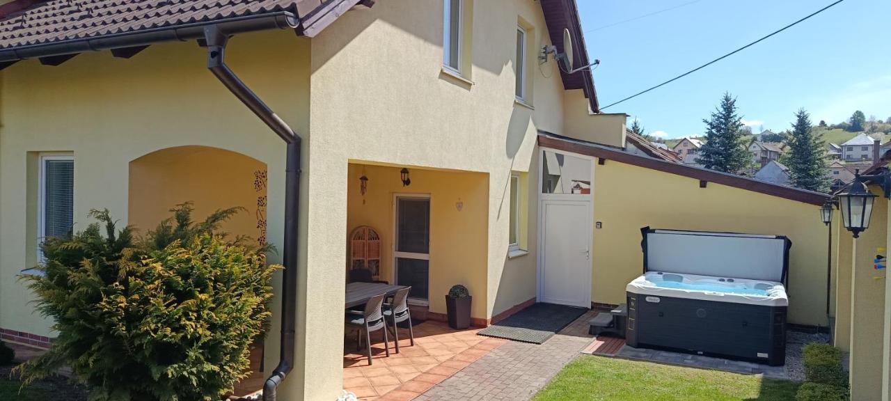 VILA RIVIÉRA so súkromnou vírivkou Liptov Bešeňová - B&B Ružomberok
