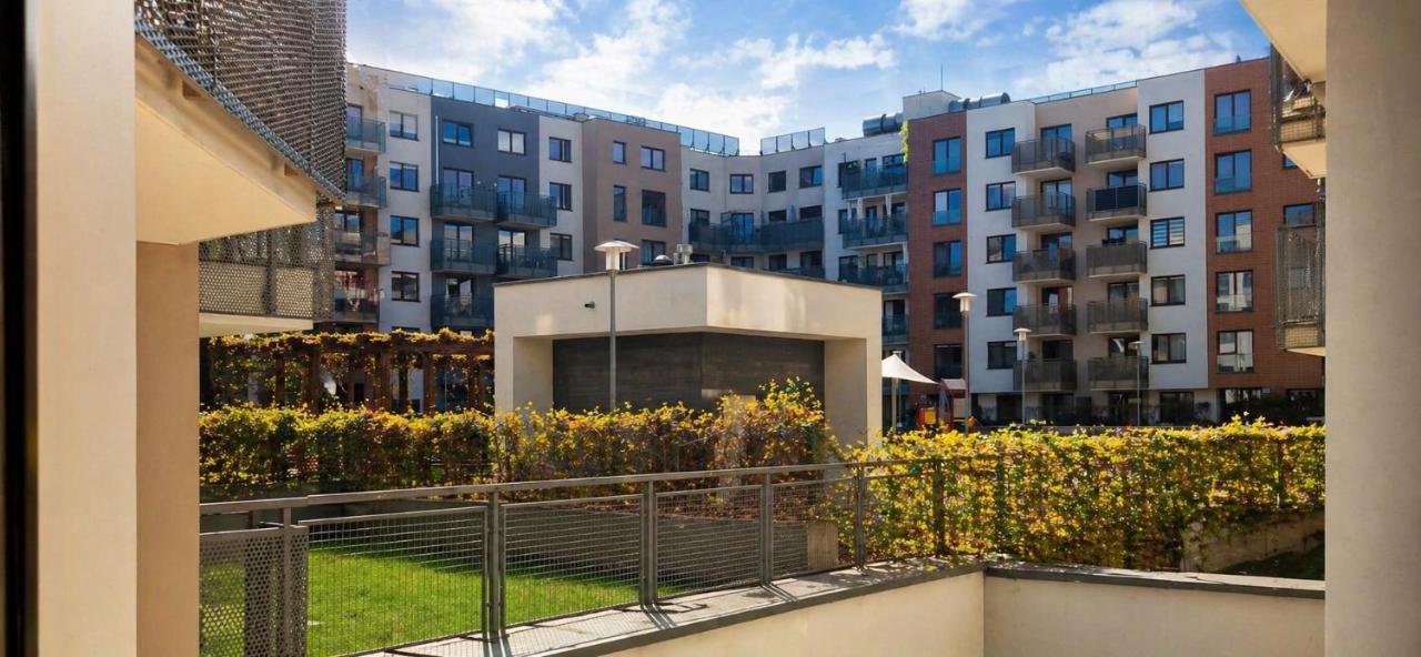 Irena LUX Family Centrum - Free Parking, NETFLIX Cinema, 2 Queen beds - B&B Breslavia