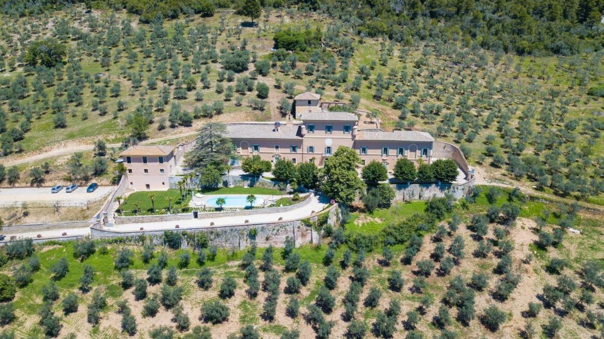 Spettacolare Villa del XVIII secolo con piscina - B&B Terni