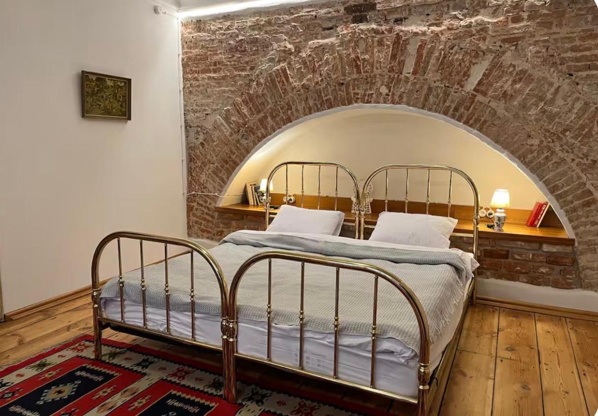 Golden apartments on the Rynok Square - B&B Leopoli