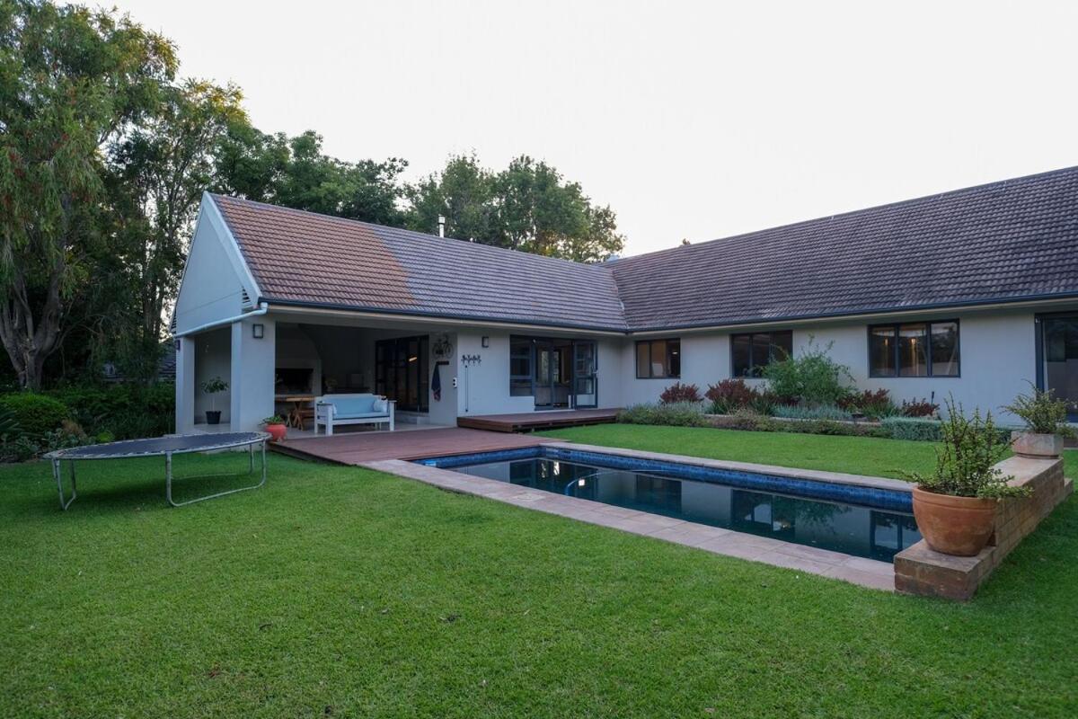 Spacious cottage with a private garden - B&B Somerset West