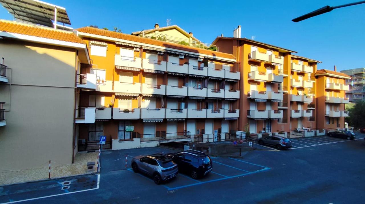 Tulipano Giallo a pochi passi dal mare - B&B San Bartolomeo al Mare