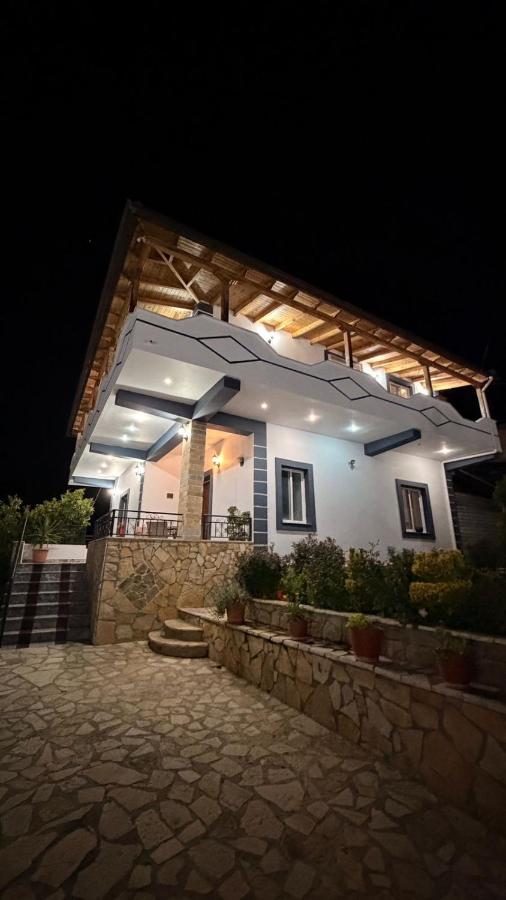 Villa Xherimeja Family Oasis - Ferienwohnung Berat
