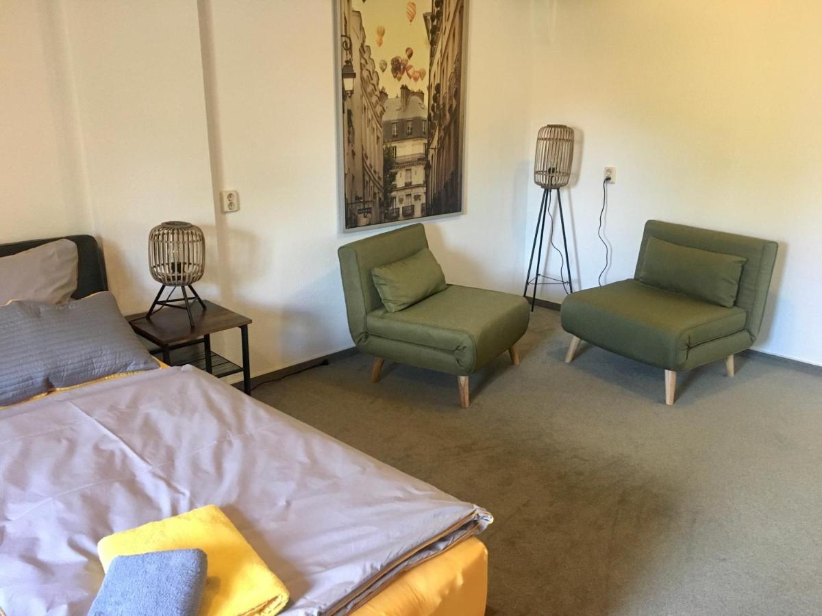 Habitación con cama extragrande.