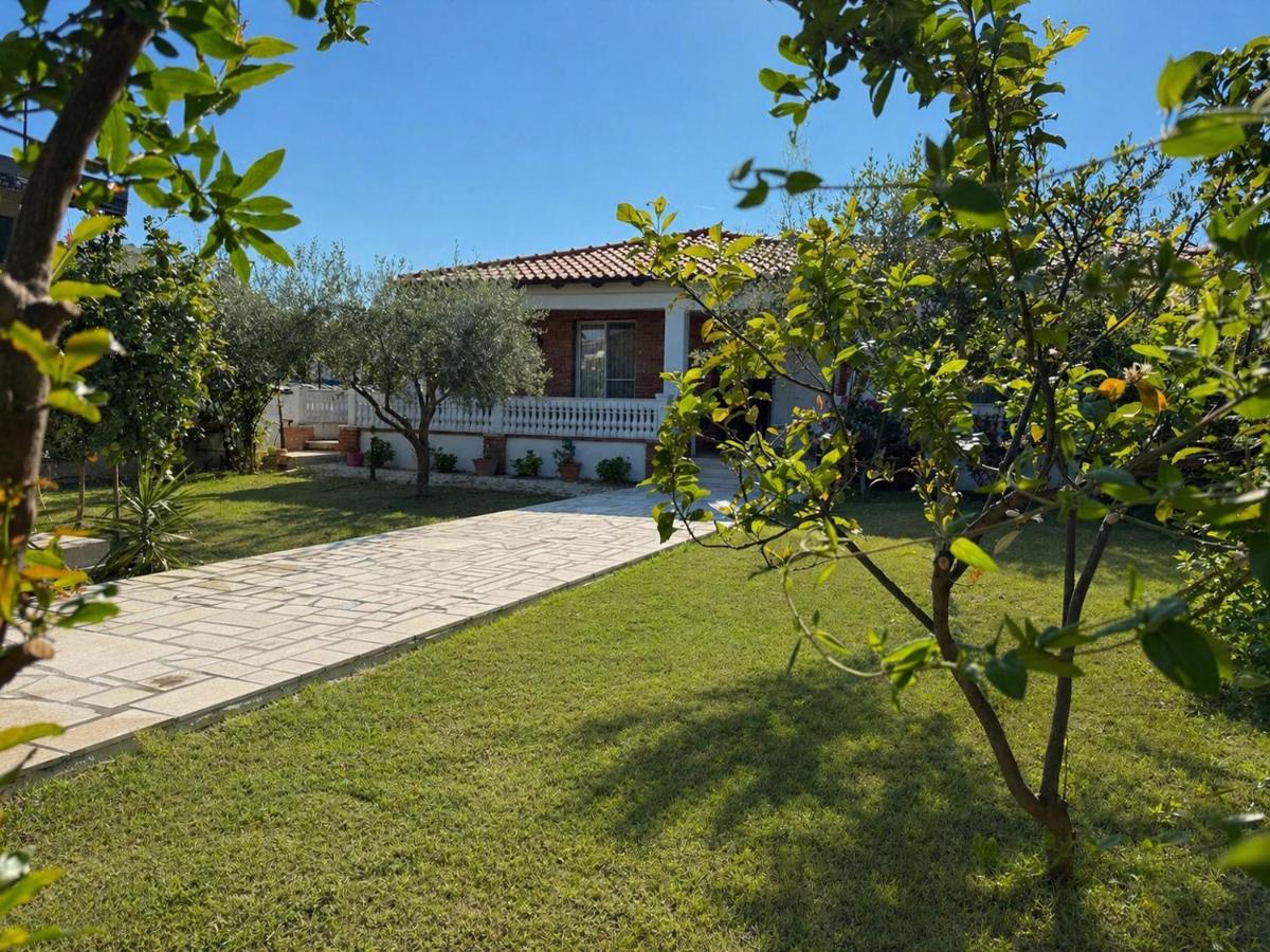 Comfortable Private Villeta Near Beach By Arial - Chambres d'hôtes Vlora
