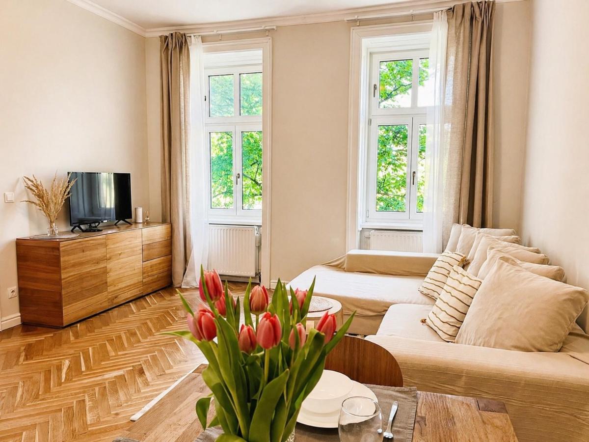 Park & Pulse - Stylish Apartment by the Park - B&B Vienna
