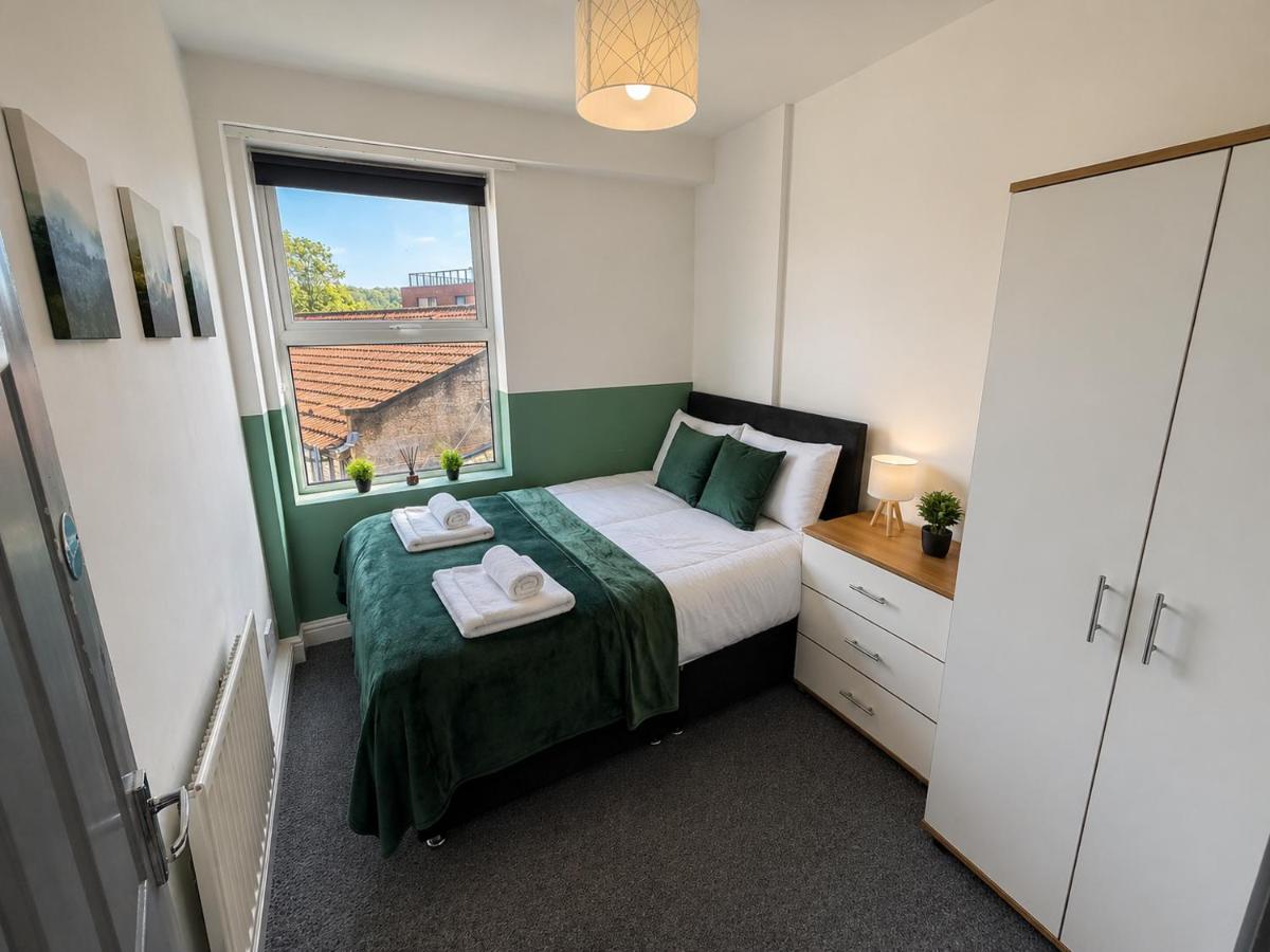 Large 6 Bed House with Free Parking and UltraFast Wi-Fi - Bed and Breakfast Sheffield