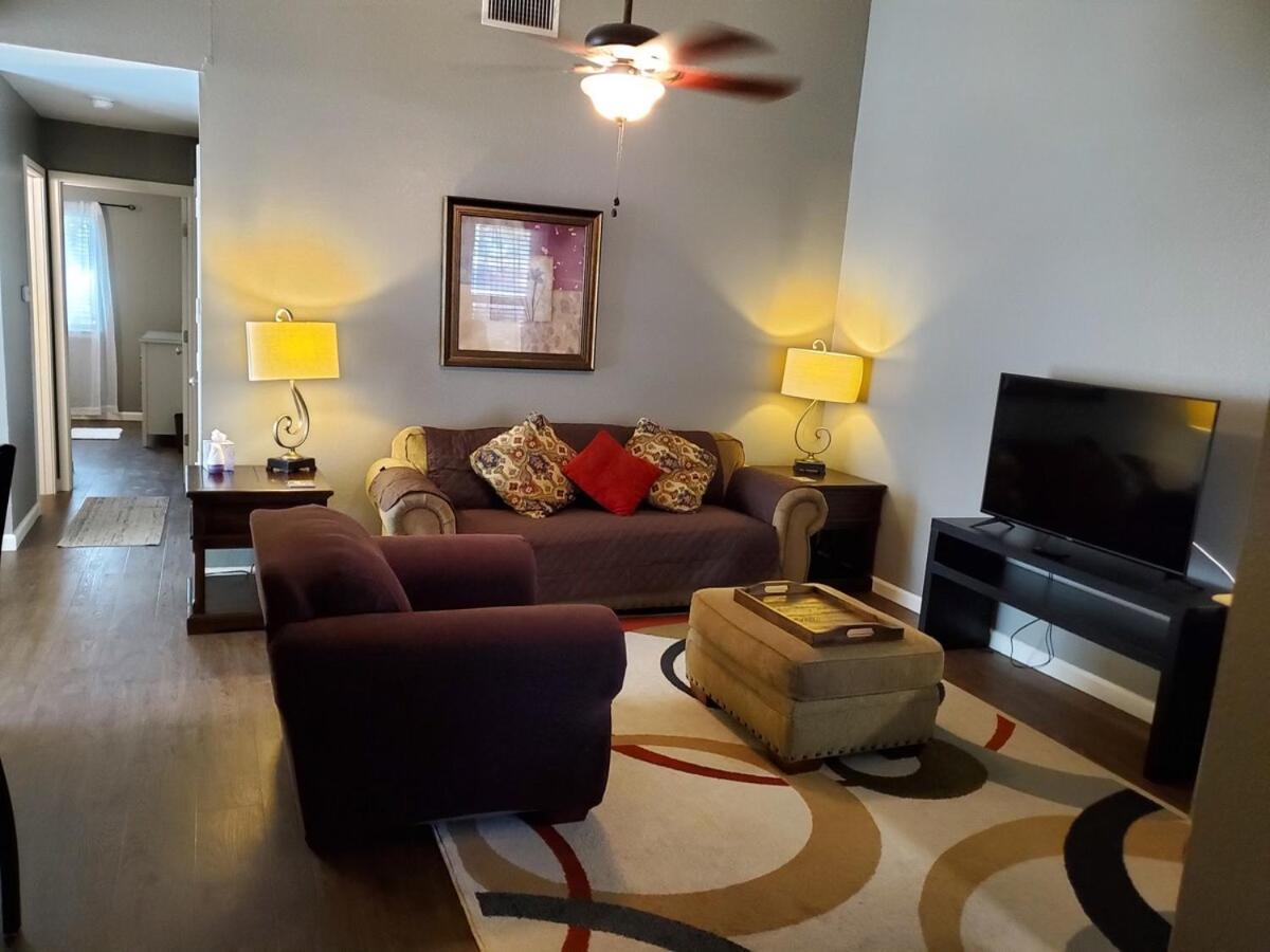 Very Comfy 2BR 2BA with Parking Animal Stay is Free - B&B Austin