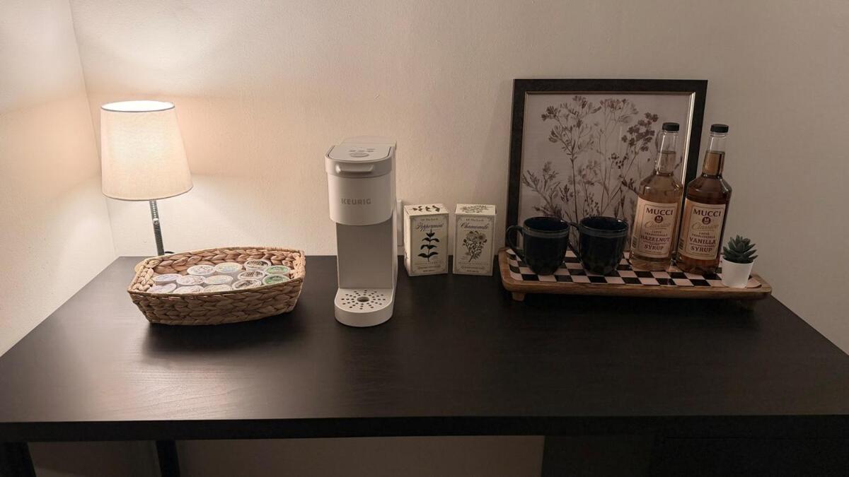 Cute Post-War Minimalist Home 10 Min From Downtown - B&B Indianápolis