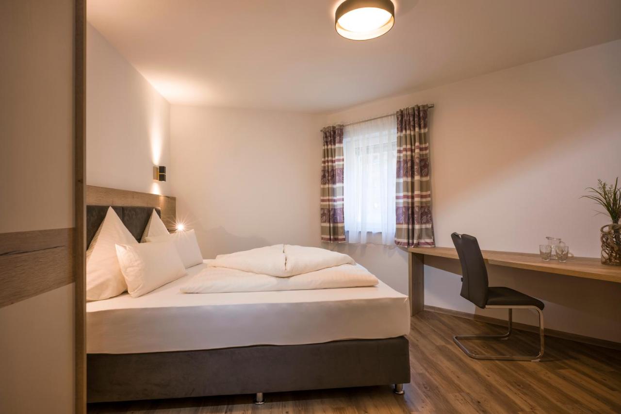 Three-Bedroom Apartment (Dorfplatzl)