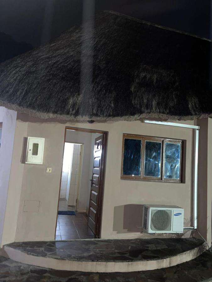 The Huts - Bed and Breakfast Bilene