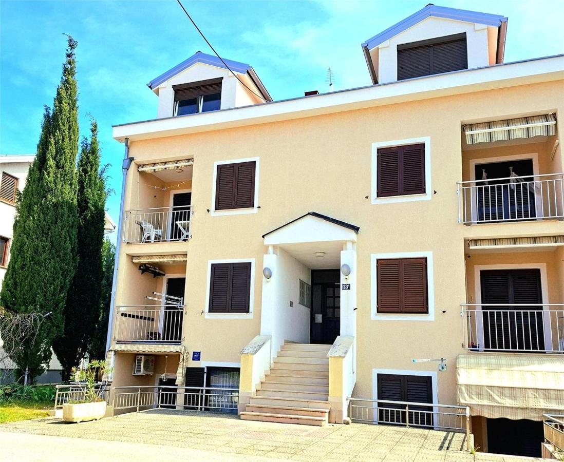Apartment VITKO near the Beach with Private Parking & Grill Station - Ferienwohnung Punat