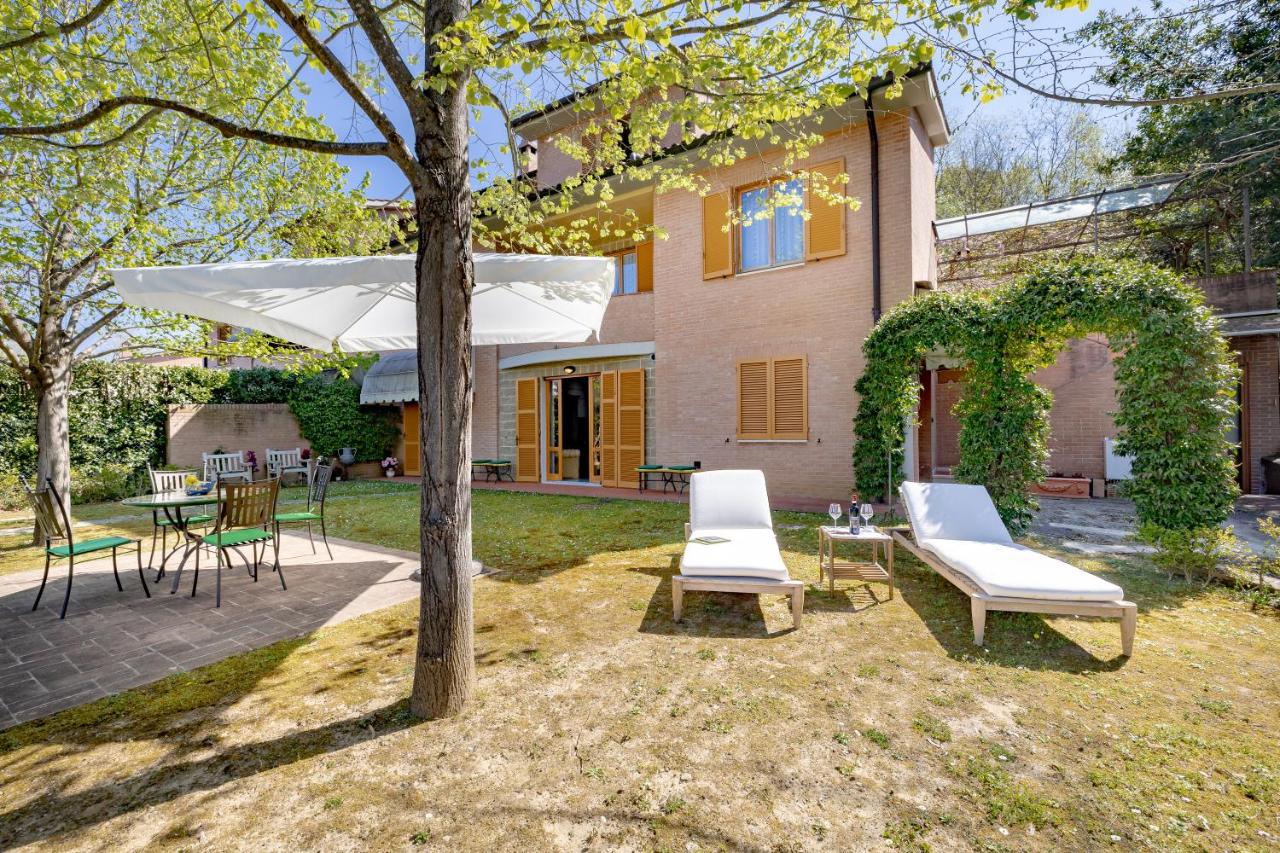 GuestHost - Bright Apartment with garden - B&B Siena