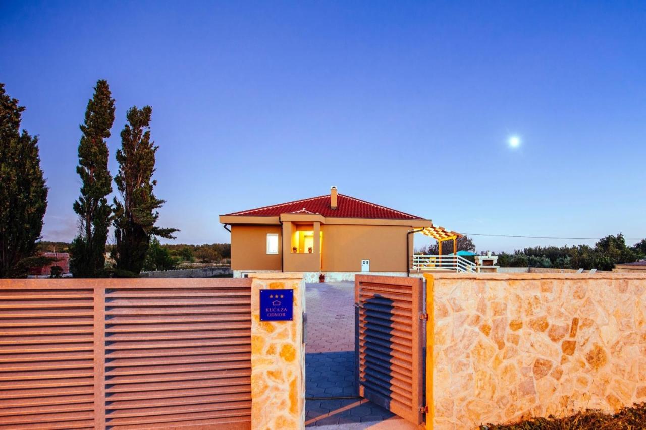 My Dalmatia - Holiday Home Barba Pere with private pool - Chambres d'hôtes Privlaka