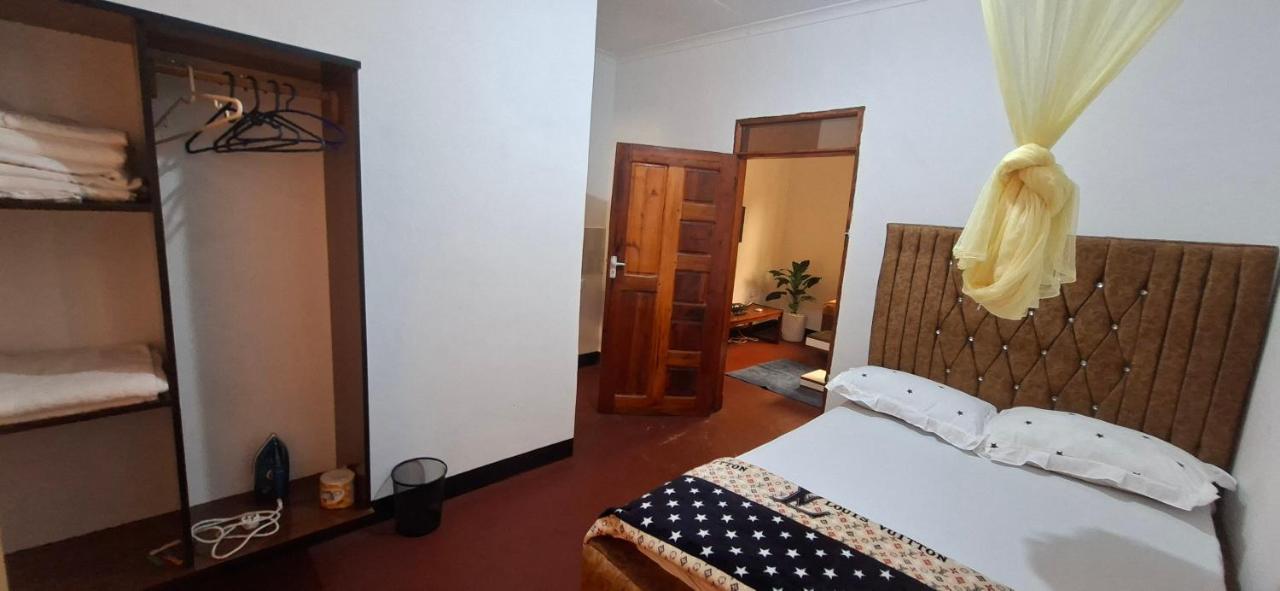 Dans place