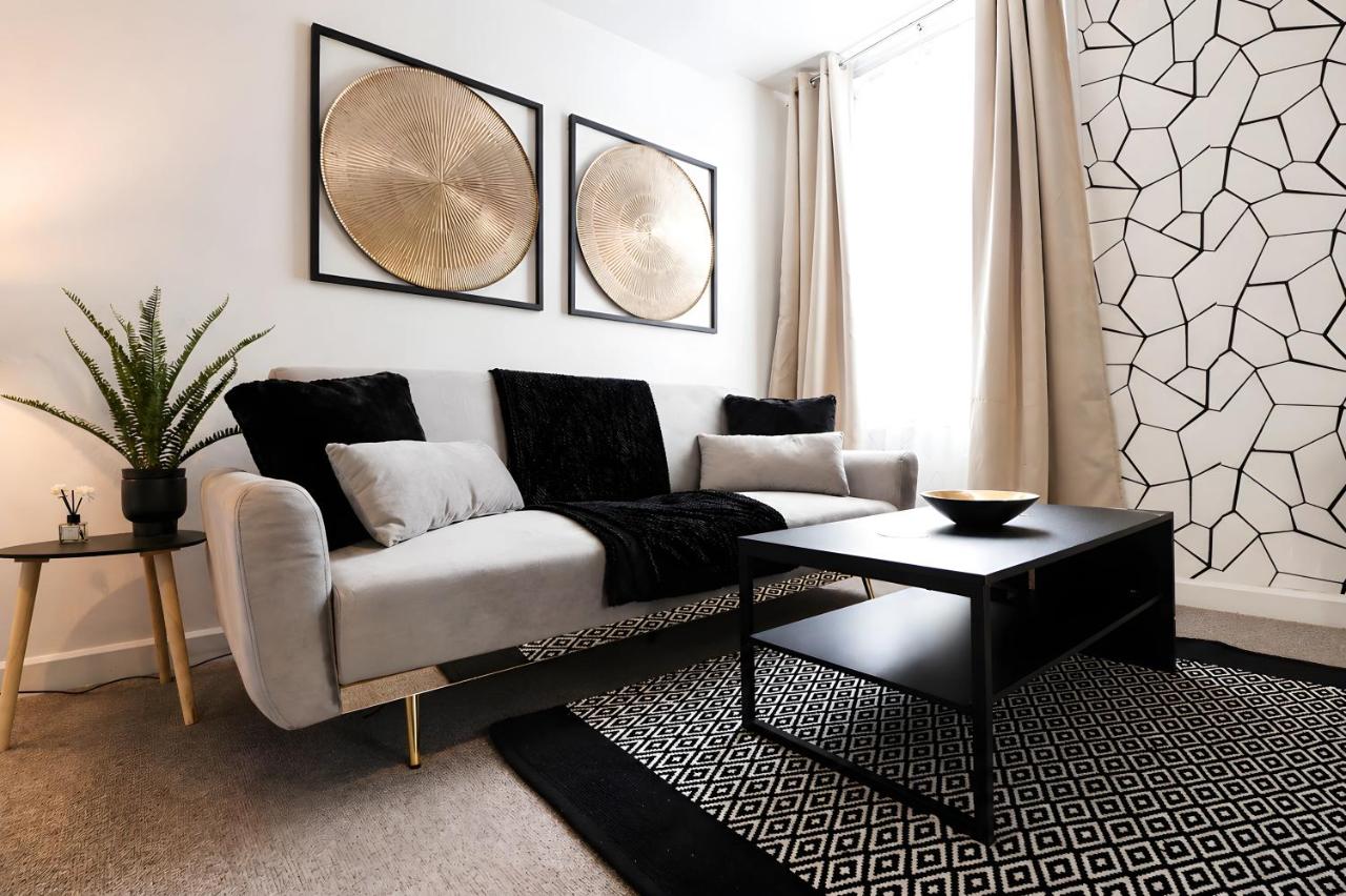 d-Entire 2-Bedroom Apartment in the bustling City Centre WIFI TRAIN & BUS STATION - Chambres d'hôtes Colchester