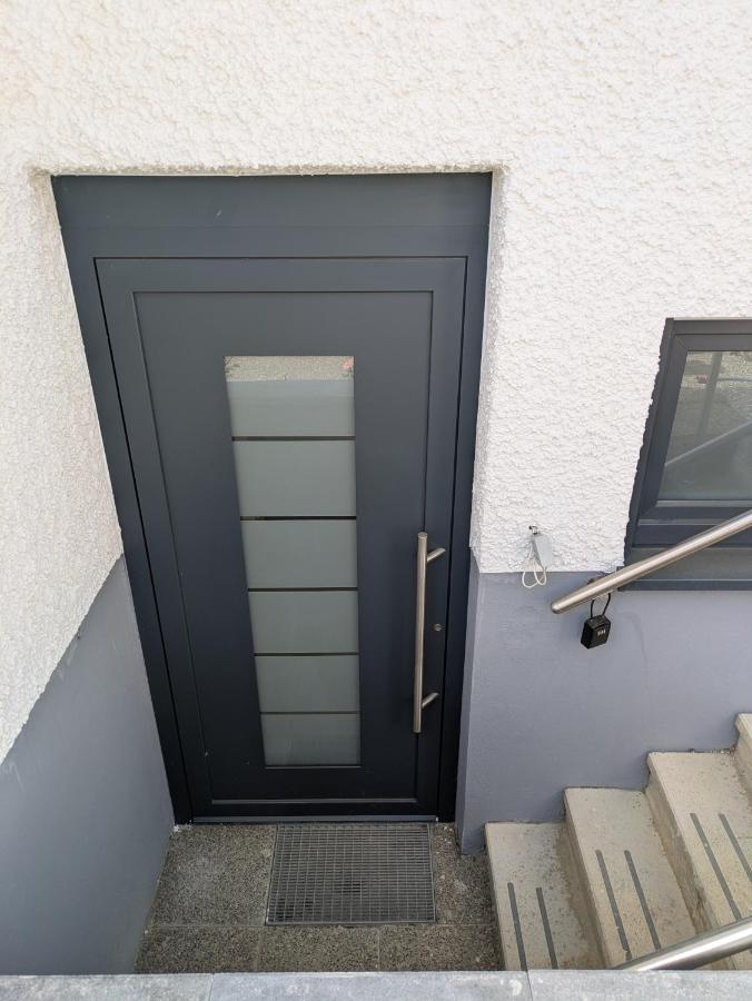 Modernes 1- Zimmer- Apartment am Fuße des Hohenstaufen - Chambres d'hôtes Göppingen