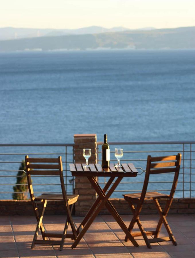Azure Mare Sea View Garden Home Limni - Chambres d'hôtes Límni