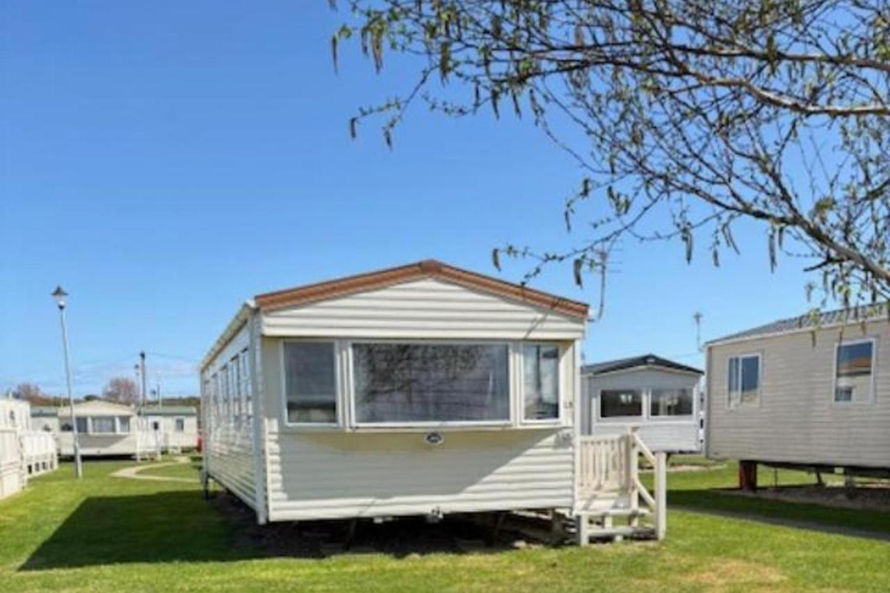 3-Bed Caravan Sleeps 8 w Parking 15 min to Beach - B&B Mablethorpe