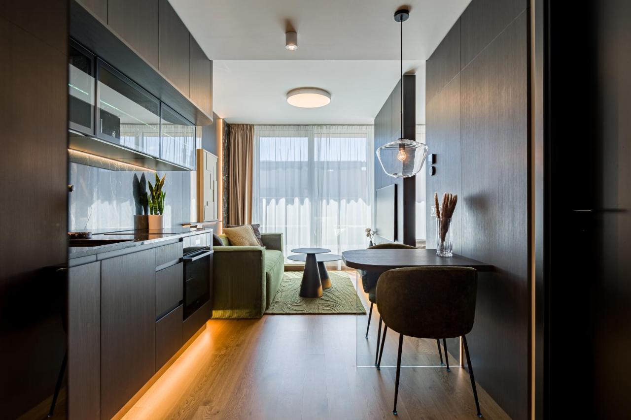 Olive by BApartment I Stylish Old Town Stay - B&B Bratislava