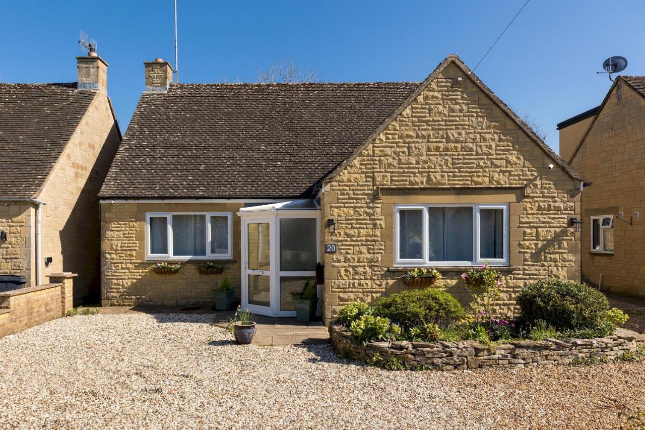 Exquisite 3 Bedroom House in Bourton on the Water - Pass the Keys - Ferienwohnung Bourton on the Water