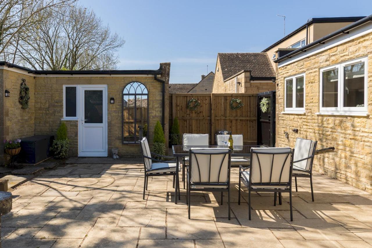 Exquisite 3 Bedroom House in Bourton on the Water - Pass the Keys - Ferienwohnung Bourton on the Water