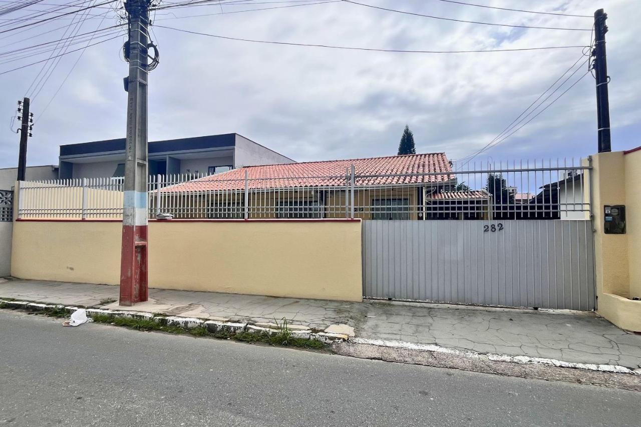 Casa 230m Praia | 4 Quartos | Ar+Wi-Fi |12pessoas| - B&B Navegantes