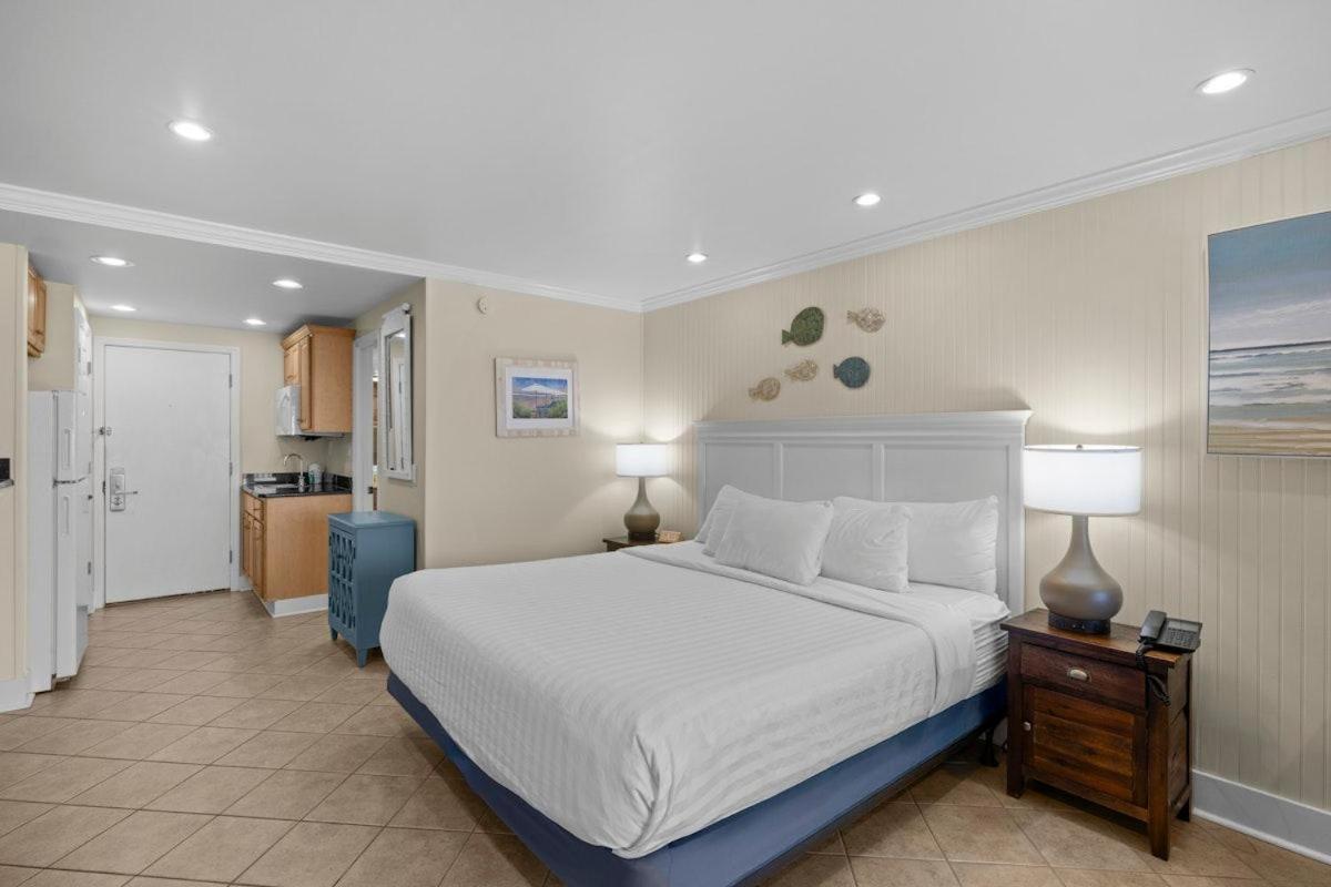 Oceanfront Views King Room with Amenities - B&B Pawleys Island