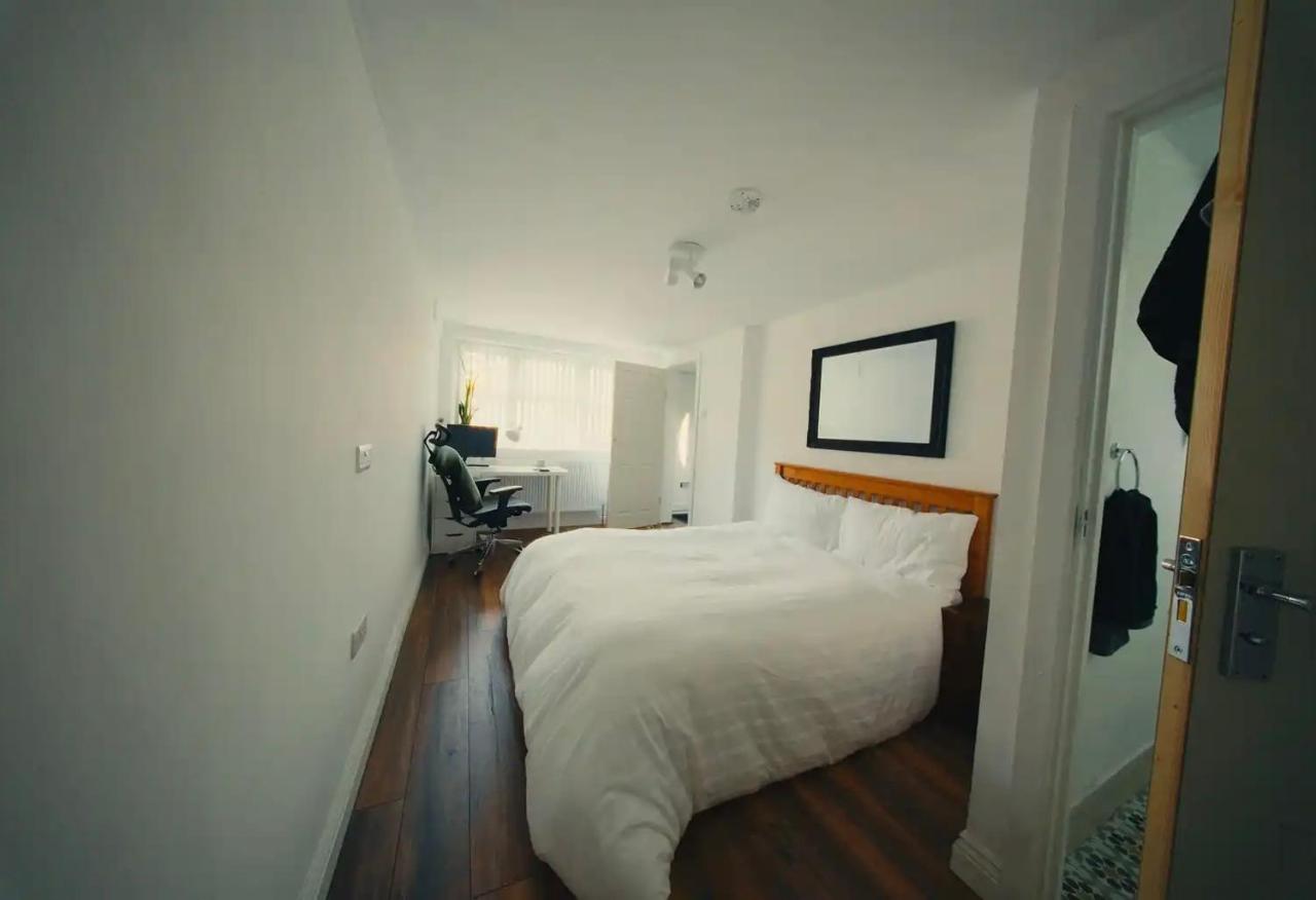 Private New Estate with Parking 10 Min Walk to City Centre - Chambres d'hôtes Broxtowe