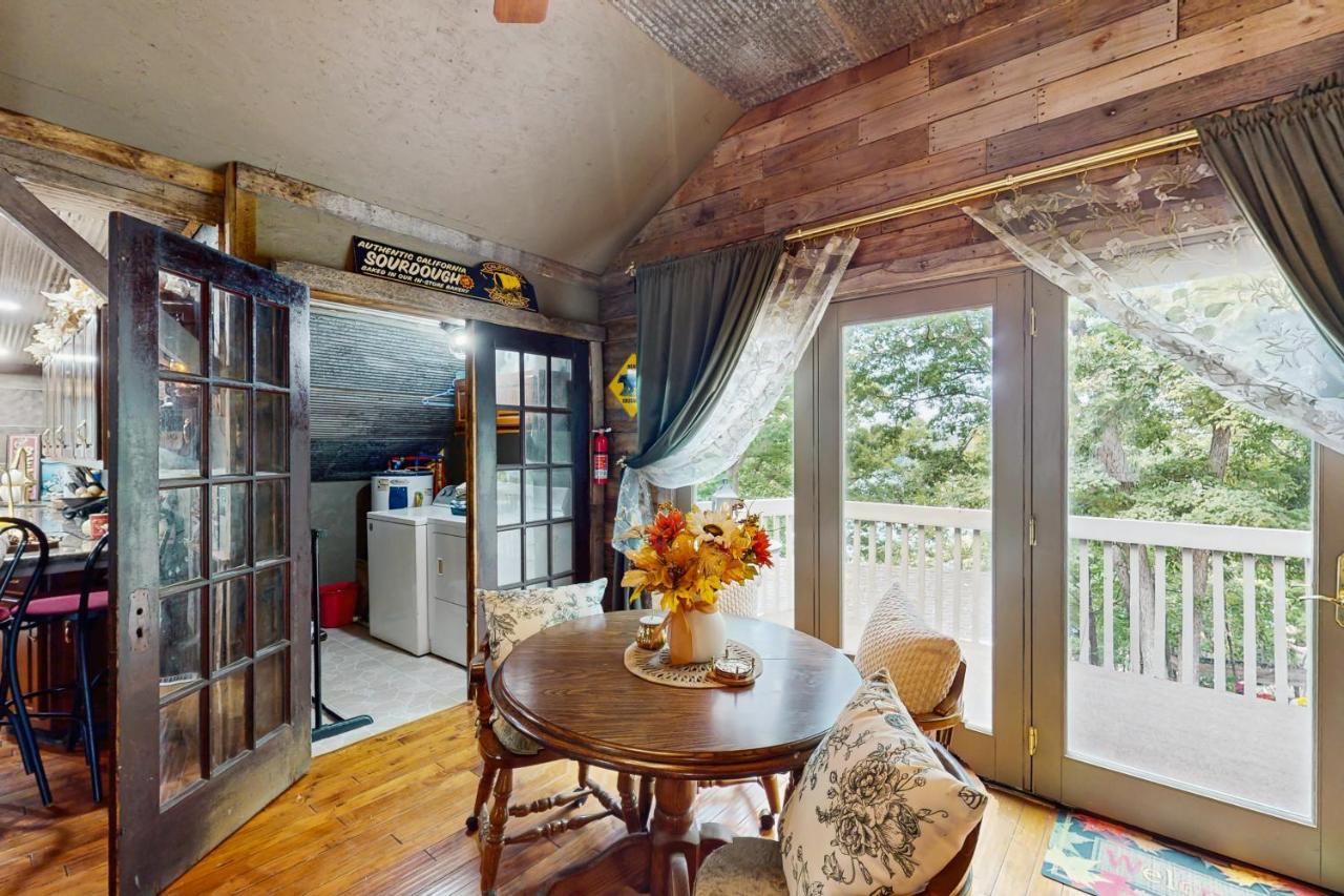 Walk to Trails & Fishing Spots! Lake Ozark Escape - B&B Four Seasons