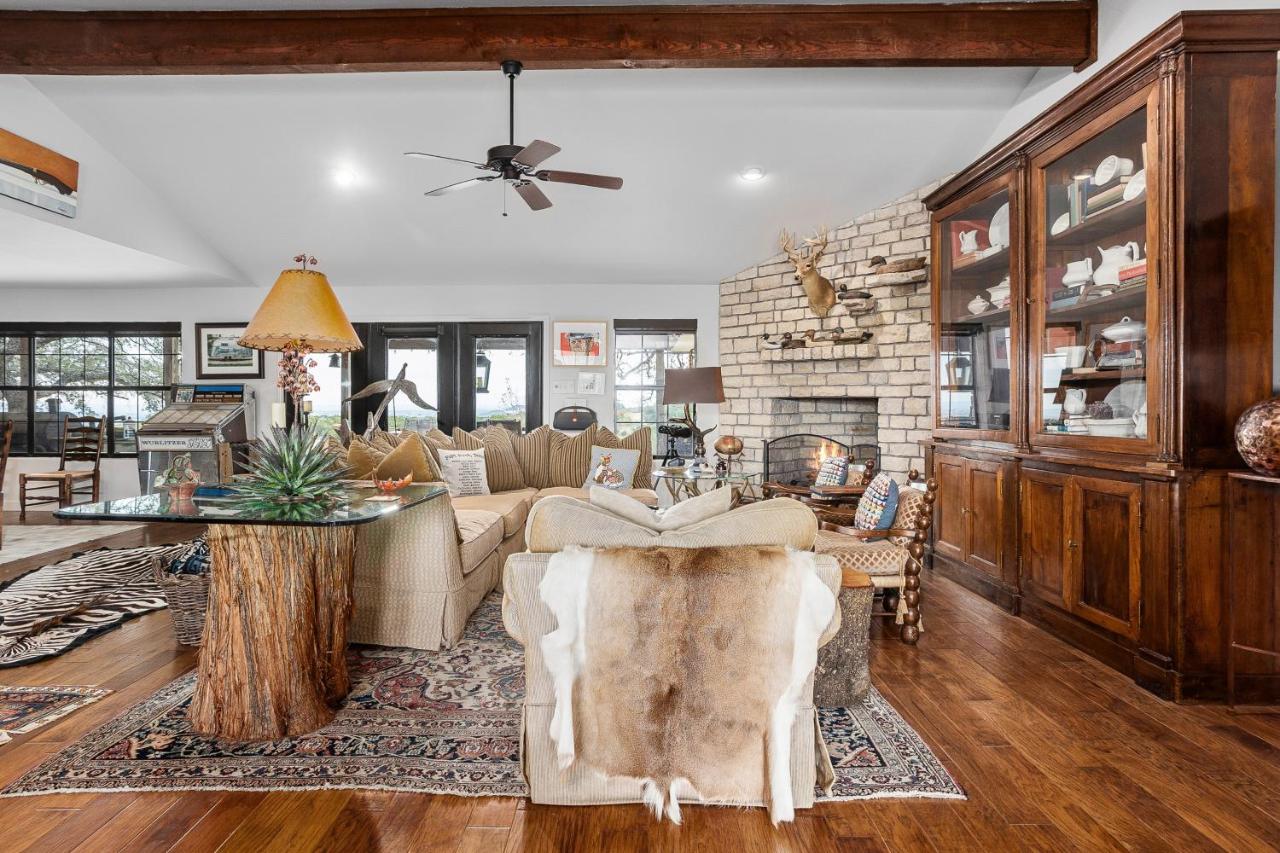 Pool, Porch & Stunning Views: Spacious Texas Home! - Ferienwohnung Glen Rose