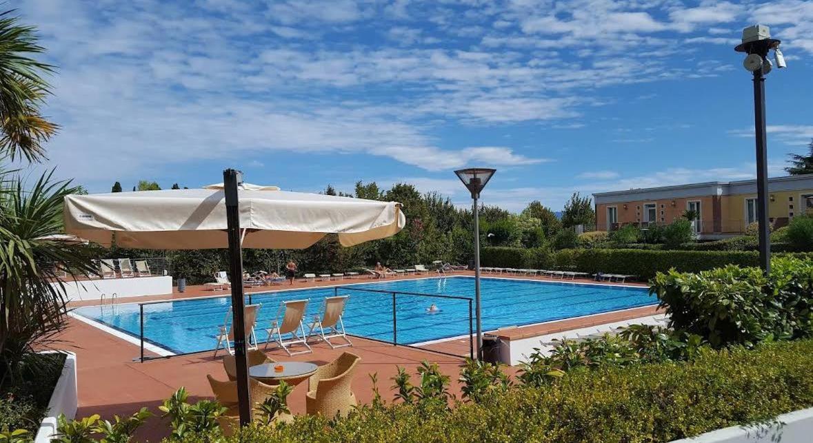 Appartamento in residence con piscine e campi da tennis - Ferienwohnung Padenghe sul Garda