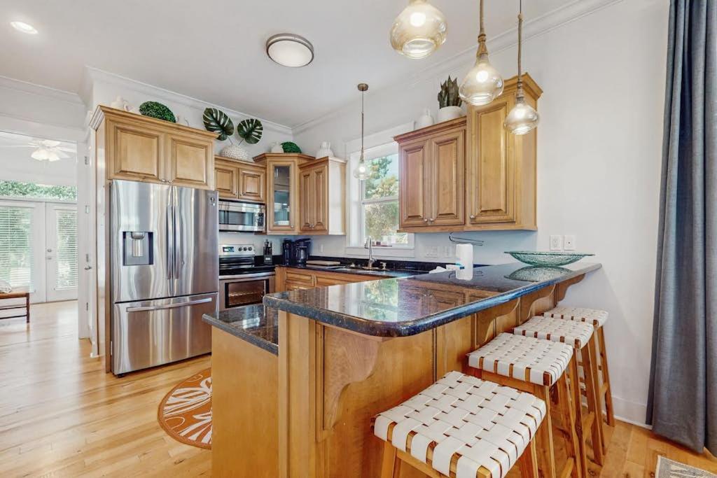 Spacious private home with patio balconies close to beaches & shared pool - Chambres d'hôtes Inlet Beach