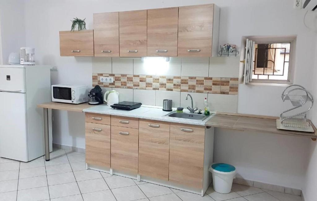 Fortuna Apartman Studio - B&B Eger