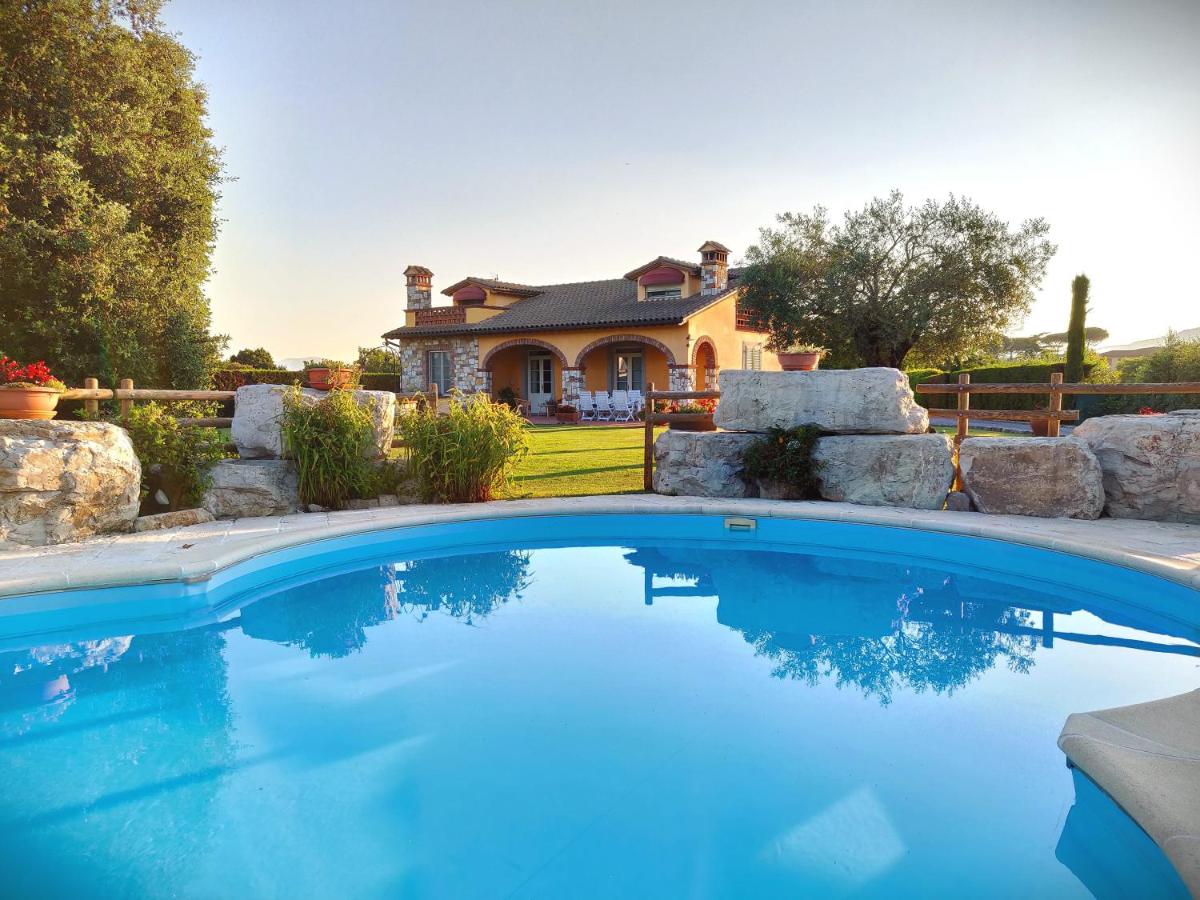 Tuscan Villa exclusive use of private pool A/C Wifi Villa Briciola - Chambres d'hôtes Capannori