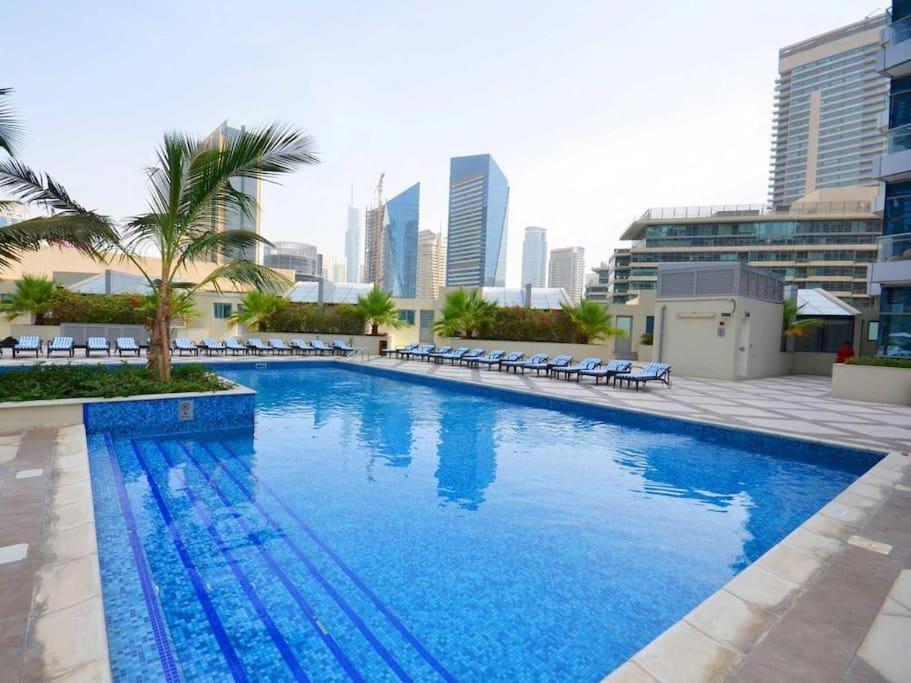 HiGuests - Incredible apartment at the top of Dubai Marina - Chambres d'hôtes Dubaï
