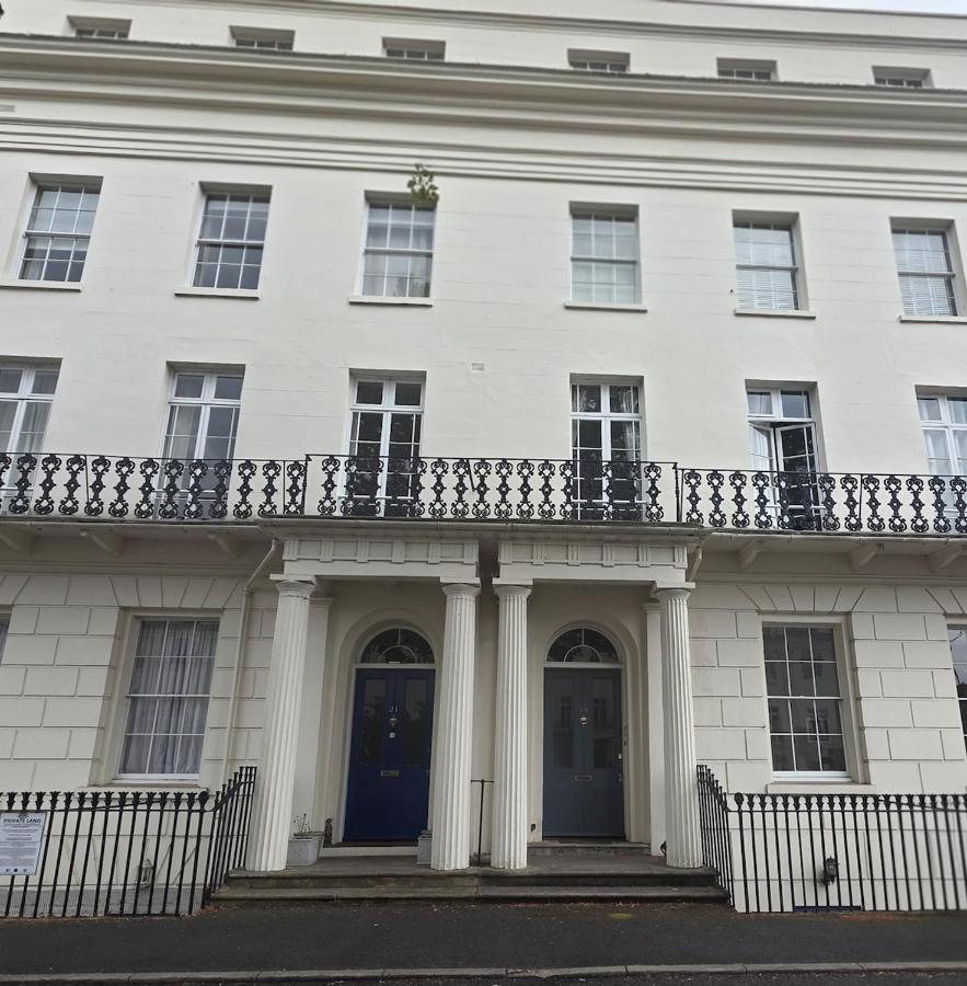 One Bedroom Luxury Regency Apartment - Chambres d'hôtes Royal Leamington Spa